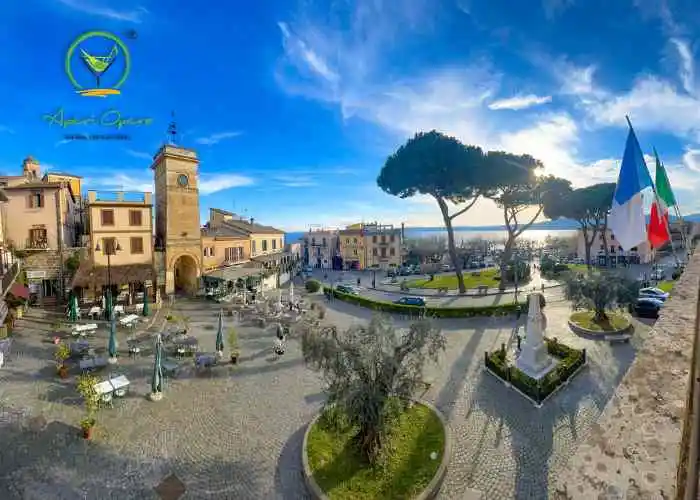 AperiOpera - Piazza di Trevignano Romano vista dal balcone del Comune